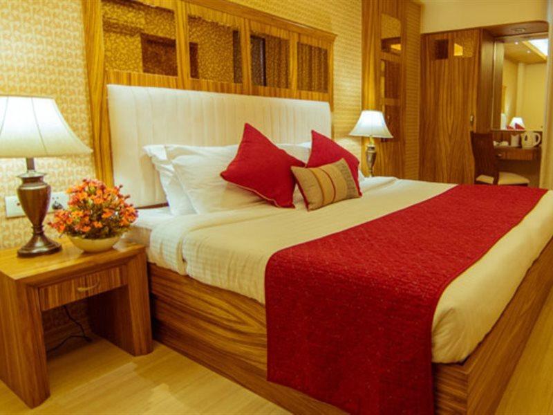 Clark International Hotel Delhi  Exterior photo