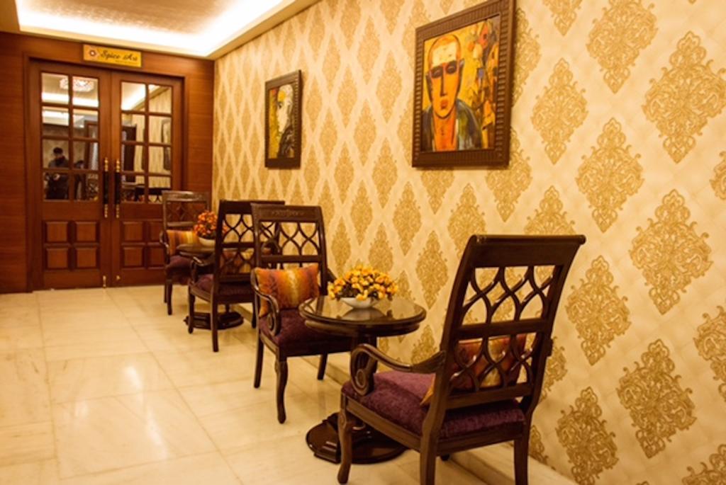 Clark International Hotel Delhi  Exterior photo