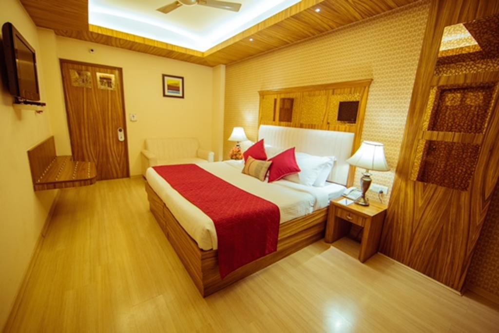 Clark International Hotel Delhi  Exterior photo
