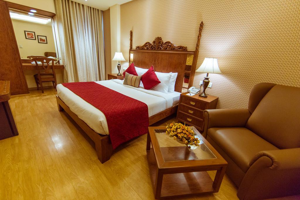 Clark International Hotel Delhi  Exterior photo