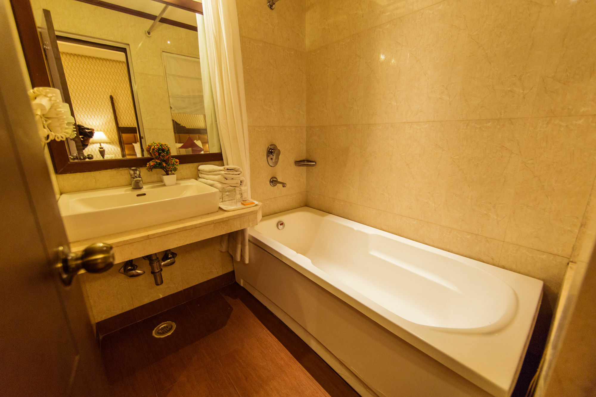 Clark International Hotel Delhi  Exterior photo